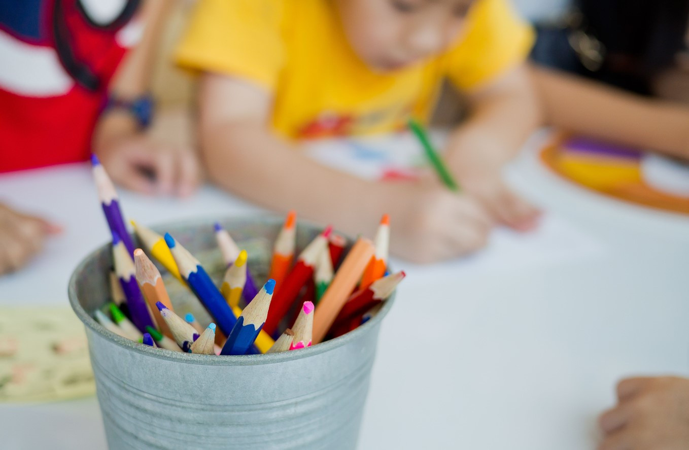 1920_childrencolouringin.ls