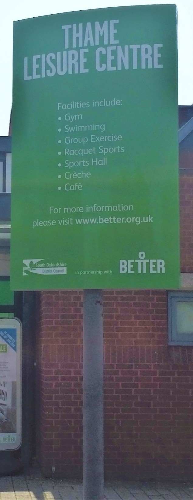 thame_leisure_centre_IbrLwcWa